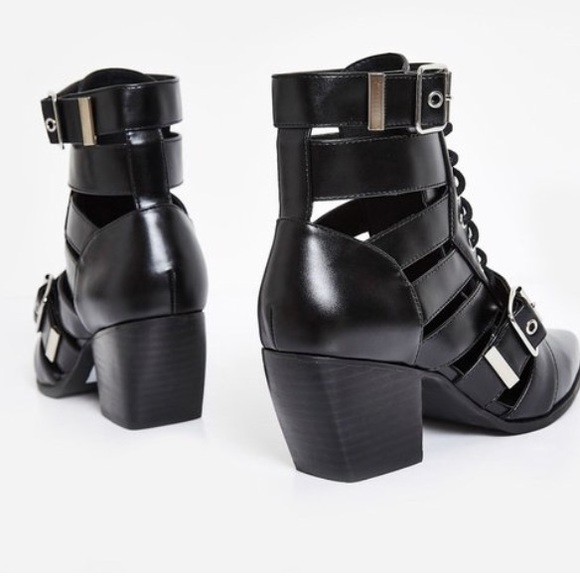 Black Cut Out Booties 🎀 - Picture 4 of 6